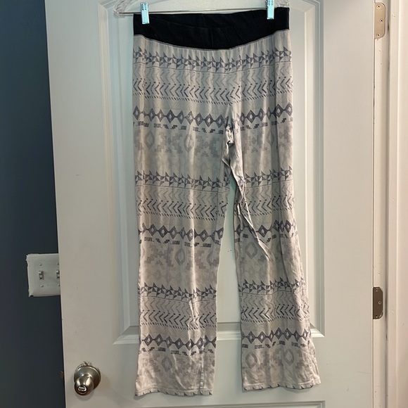 Victoria’s Secret size large gray and white pajama lounge set - Picture 4 of 6